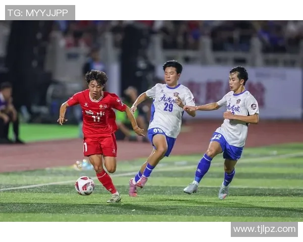 重庆足球队反击战术分析与成败得失的深度剖析 重庆足球队反击战术分析与成败得失的深度剖析