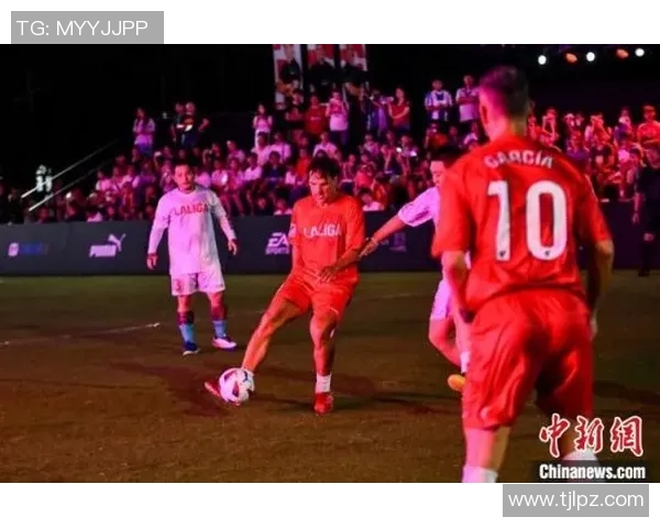 美国足球明星的妻子们美丽瞬间大集合，展现她们的风采与魅力