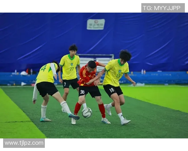 足球明星与幼儿亲密互动精彩瞬间尽在镜头之中 足球明星与幼儿亲密互动精彩瞬间尽在镜头之中