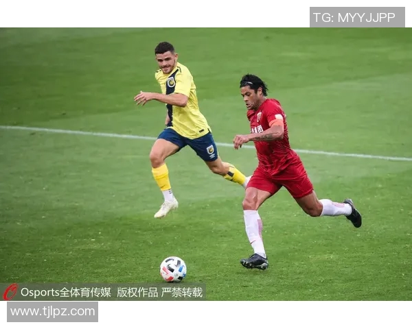 足球明星之间的深厚友情与互动瞬间展现了体育精神的真谛 足球明星之间的深厚友情与互动瞬间展现了体育精神的真谛